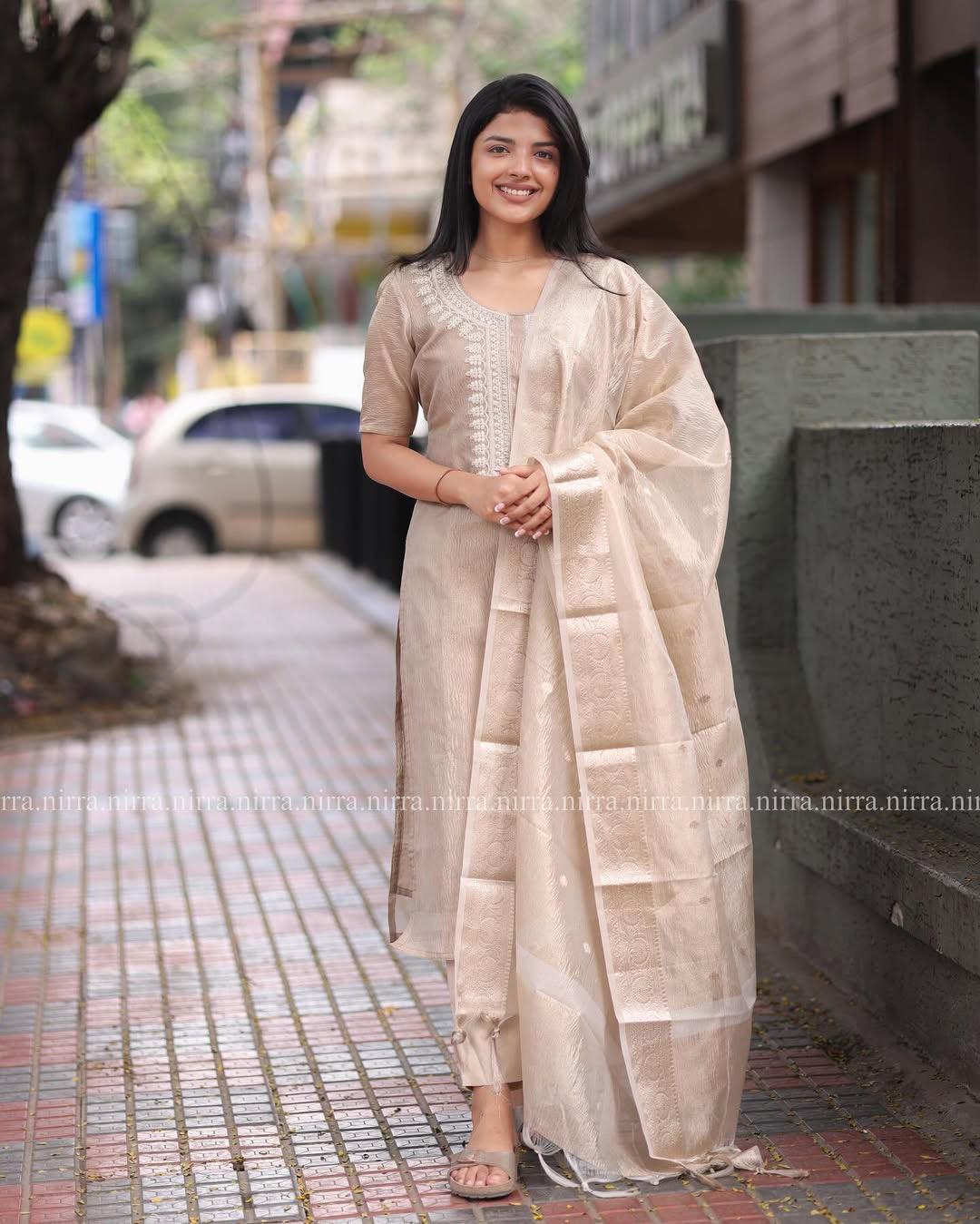 Three-Piece Set Consisting Of A Kurta, Salwar, And Dupatta