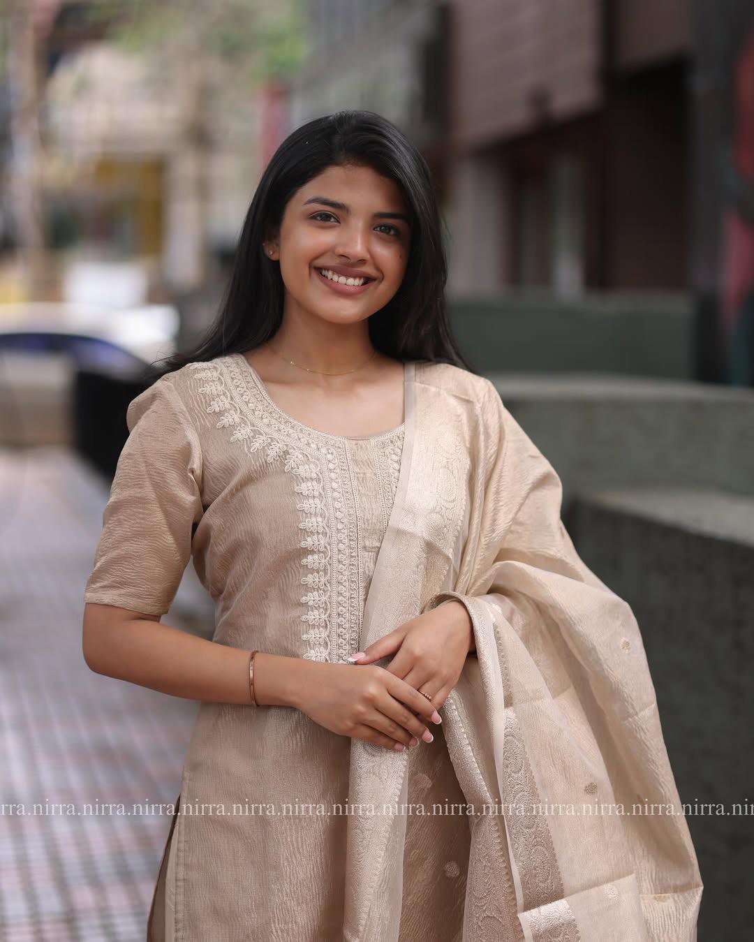 Three-Piece Set Consisting Of A Kurta, Salwar, And Dupatta