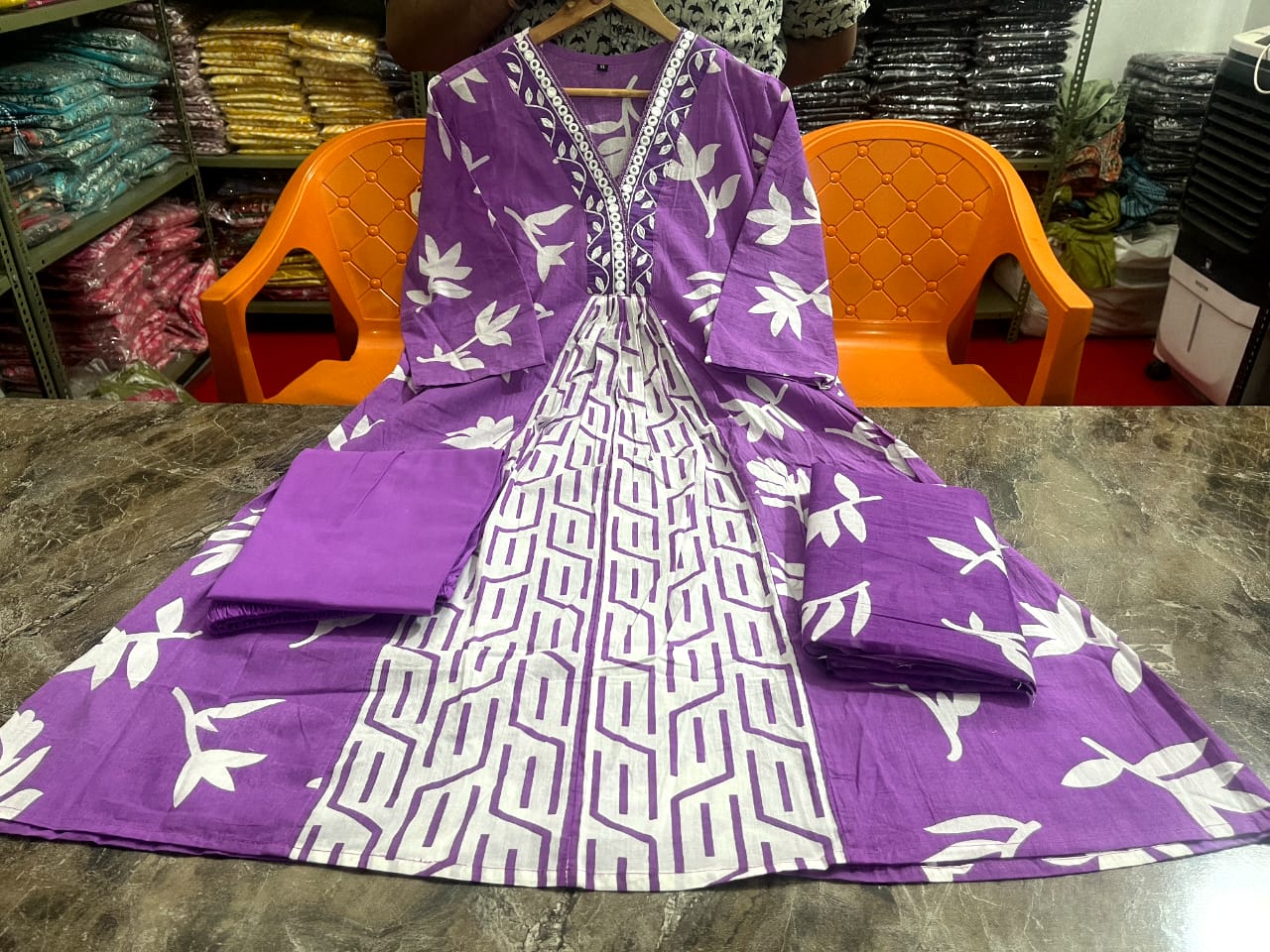 New  Anarkali kurta set with new style in saganeri  print