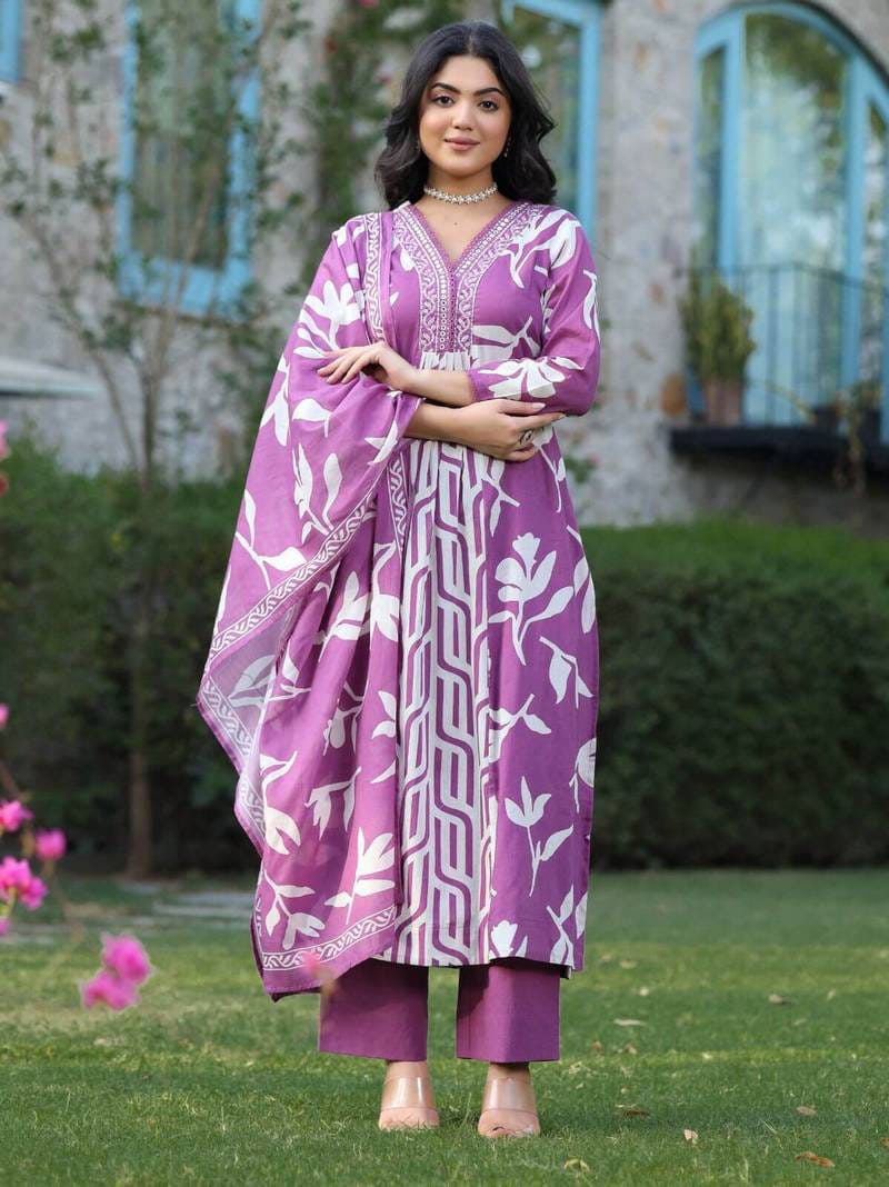 New  Anarkali kurta set with new style in saganeri  print