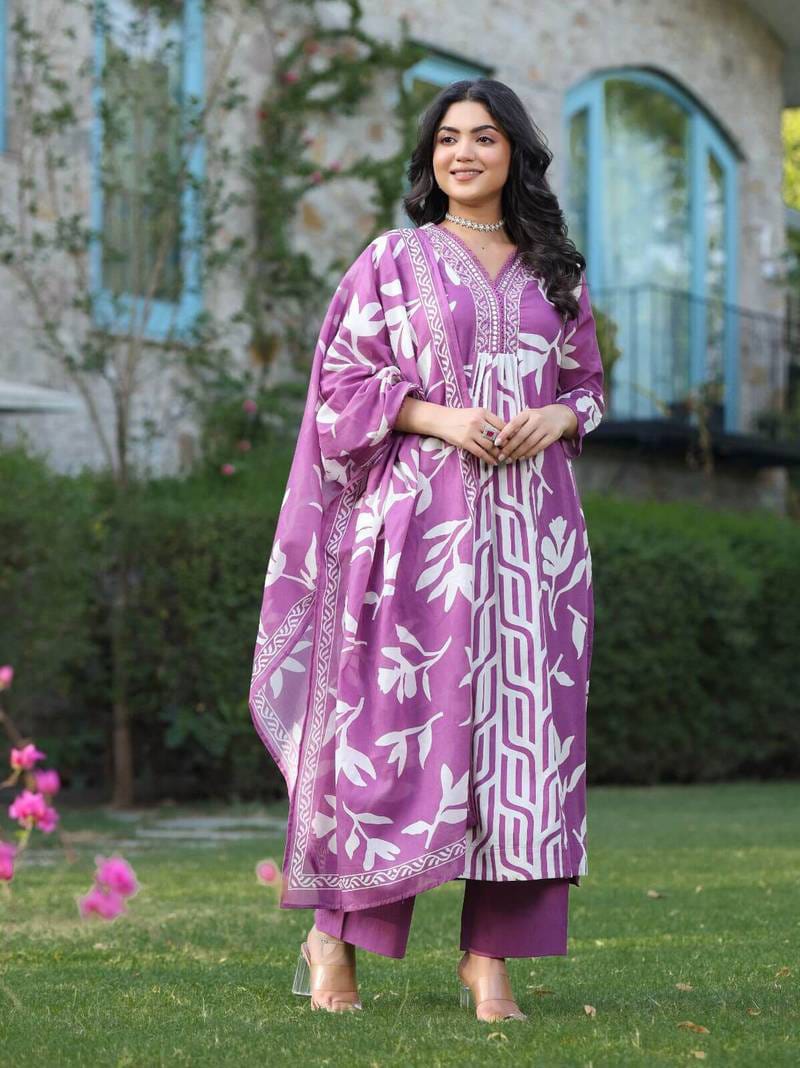 New  Anarkali kurta set with new style in saganeri  print