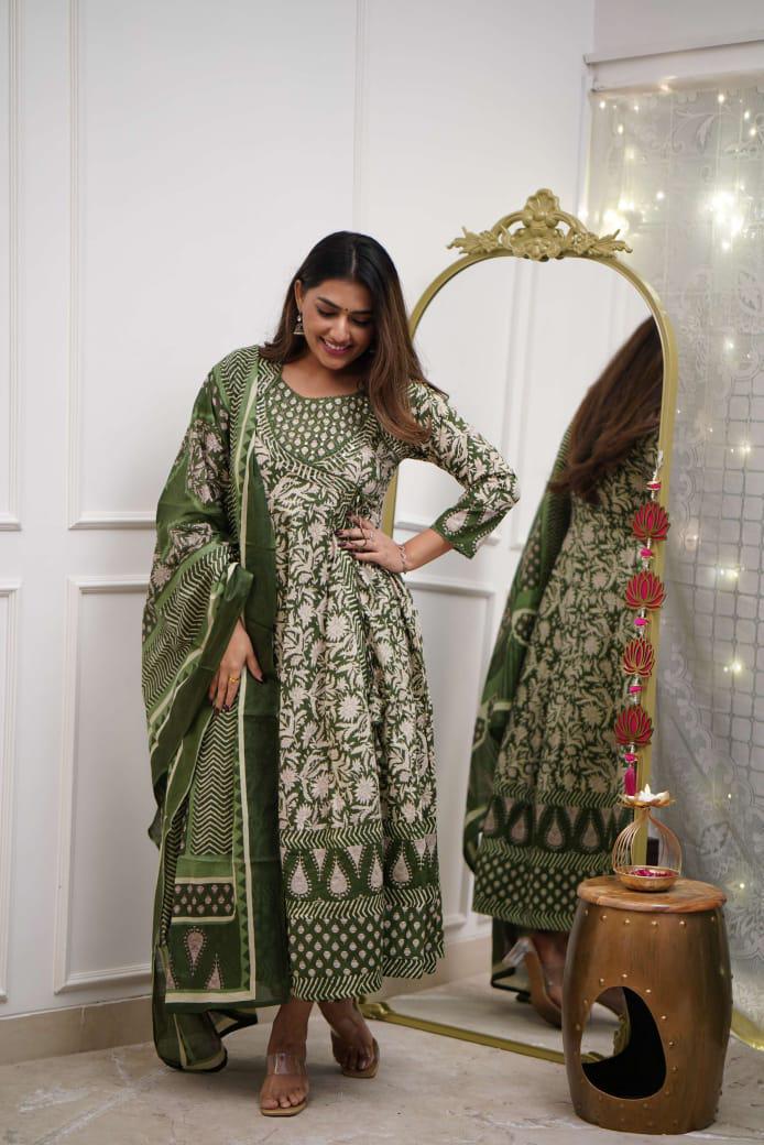 Elegant Flared Suit ! The Perfect of Traditional Wear