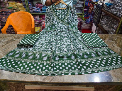 New  Anarkali kurta set with new style in saganeri  print